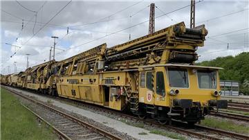 Diese Baumaschine kommt derzeit im Bereich Loxstedt zum Einsatz.