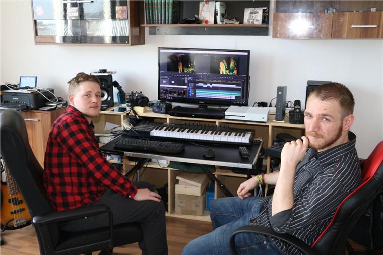 Diese beiden wollen mit einer Hip-Hop-Konzertreihe das Bremerhavener Nachtleben aufmischen: Patrick Marwede und Philipp Kellmer.