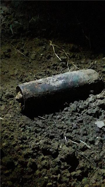 Diese Brandbombe aus dem Zweiten Weltkrieg hatte ein Landwirt beim Pflügen auf seinem Acker gefunden.
