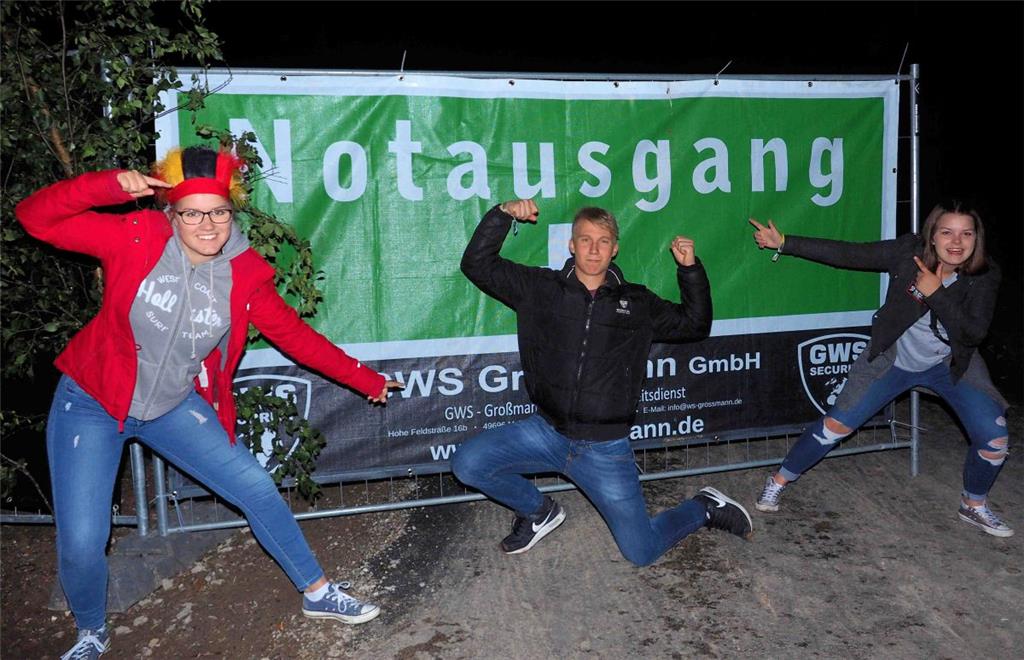 Diese Drei brauchten den Notausgang nicht, sondern blieben bis   zum frühen Morg...