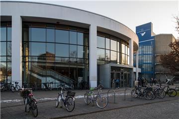 Diese Fahrt nach Oldenburg war völlig vergebens: Als die 20 Sozialpädagogen aus Bremerhaven im Februar an der Universität Oldenburg ankamen, erfuhren sie, dass sie gar keinen Masterabschluss machen können. 