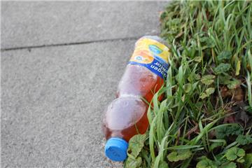 Diese Flasche ist gefüllt mit Urin. Davon finden die Straßenwärter viele.