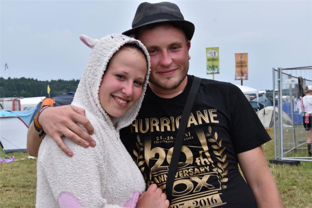 Diese Frau aus Ostfriesland hat sich für ein spezielles Outfit entschieden.
