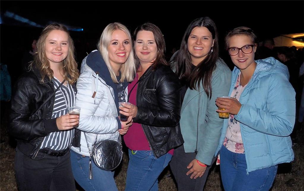 Diese fünf Frauen aus Kührstedt hatten auch viel Spaß. &quot;Die Heide brennt 20...