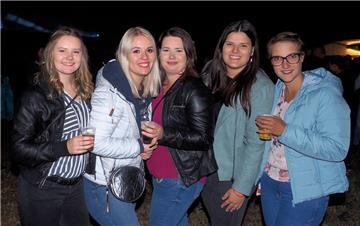 Diese fünf Frauen aus Kührstedt hatten auch viel Spaß. &quot;Die Heide brennt 20...