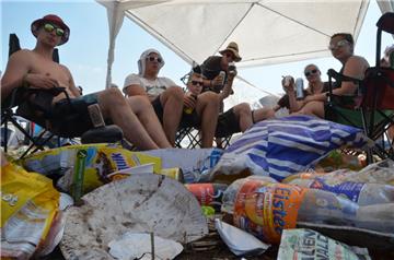 Diese Gruppe ist nach eigenen Angaben das dreckigste Camp des Festivals. Daran h...
