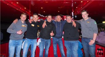 Diese Jungs freuen sich auf eine große Party. &quot;Rock in den Mai 2019&quot; i...