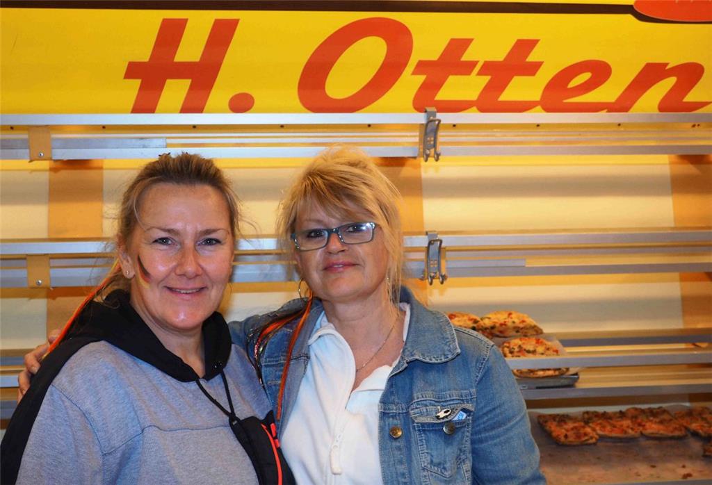 Diese netten Damen hatten was gegen den &quot;kleinen Hunger zwischendurch&quot;...