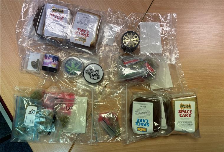 Drogen-„Schnüffler“ hilft Rotenburger Polizei Diese Paket hatten die Männer im Auto dabei.