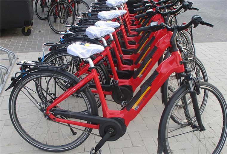 Diese Pedelecs wurden von einem Firmengelände an der Straße Am Grollhamm in Bremerhaven-Geestemünde geklaut.