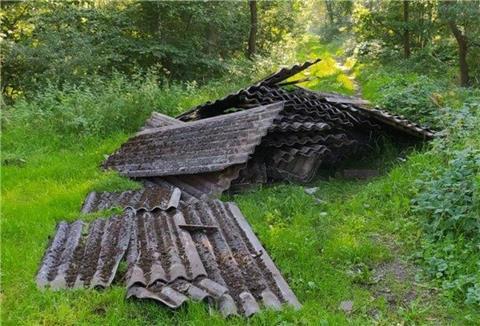 Diese Platten wurden in Schiffdorf illegal entsorgt.
