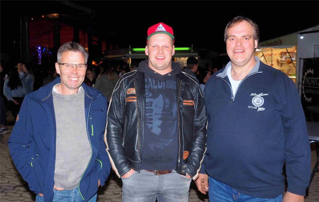Diese &quot;Jungs&quot; aus Loxstedt freuen sich auf die Party.