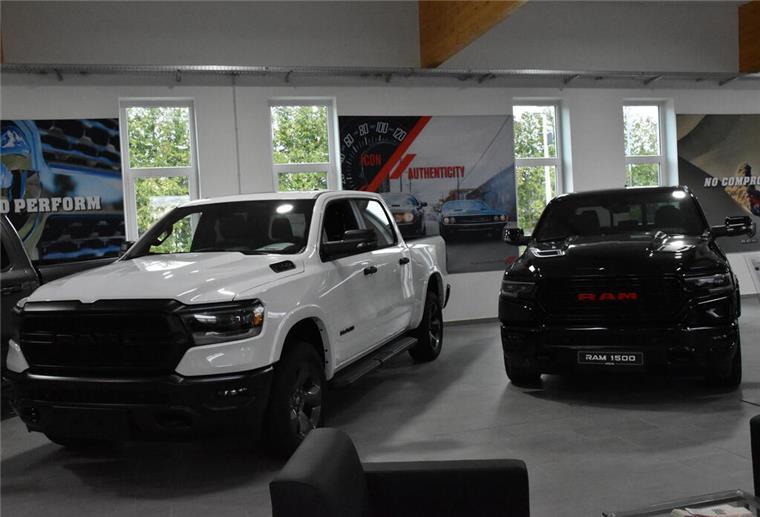 Beim Open House im KW Autohaus sind die motorstarken Musclecars zum Greifen nah Zwei RAM im Autohaus