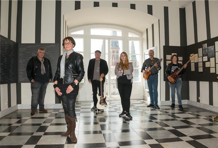 Diese sechs Musiker kommen nach Nordenham: Die Band Time2Remember tritt Freitag in der Jahnhalle auf.Lorenz