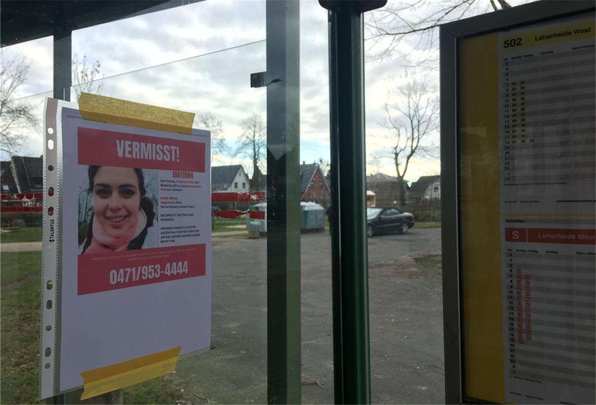 Bremerhaven: Suche nach vermisster Ekaterina geht weiter - Viele Befragungen Diese Such-Plakate wurden in einigen Bushaltestellen aufgehängt.
