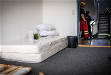 Diese Unterkunft ist erst im Entstehen. Wenn die Ehrenamtlichen fertig sind, stehen Geflüchteten sehr schöne Zimmer zur Verfügung. 