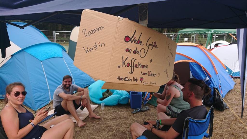 Diese vier aus Kaiserslautern und Oldenburg haben sich auf dem Deichbrand kennen...