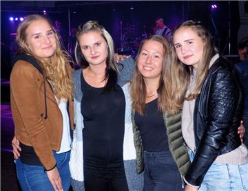 Diese vier jungen Frauen vertraten vier Geestländer Ortschaften:  (von links) Ma...
