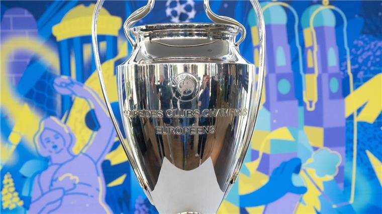Diesen Pokal gewinnt der Sieger der Champions League.