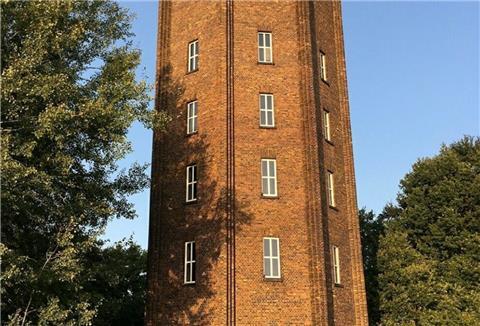 Diesen Wasserturm hat sich der Zevener Wirbelwind Fynn Kliemann angelacht.