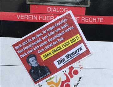 Dieser Aufkleber ist in Bremerhaven auf den Briefkasten des Vereins "Dialog - Verein für gleiche Rechte" gepappt worden.