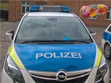 Dieser bunte Luftballon hat in Brandenburg für einen Polizeieinsatz gesorgt. 
