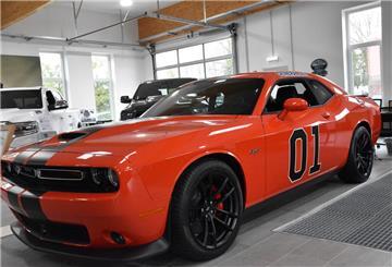 roter DODGE Challenger