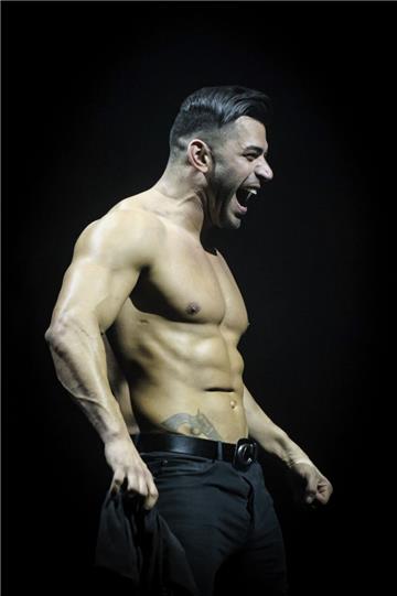 Dieser junge Mann von den Chippendales hat viel Spaß. Foto: Masorat