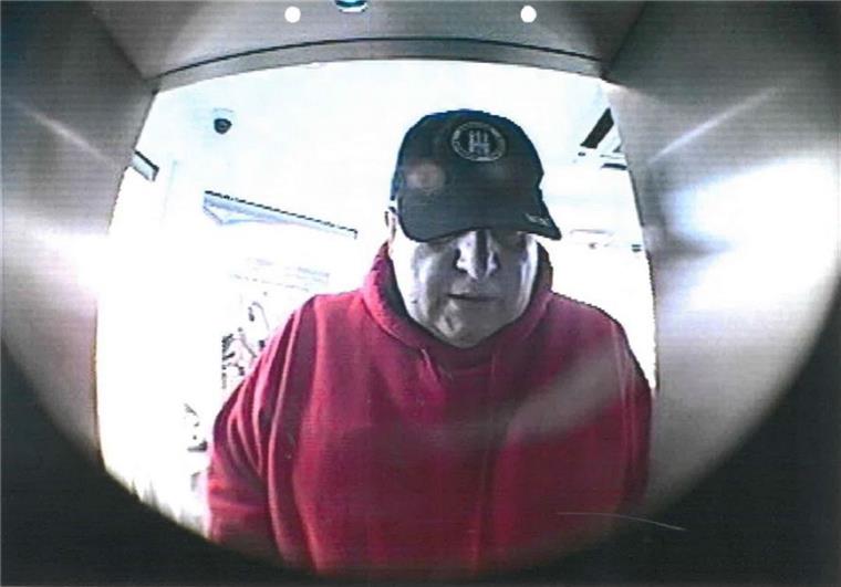 Wildeshausen: Polizei fahndet nach diesem Rentner-Räuber Dieser Mann soll eine 72-jährige Frau ausgeraubt haben.