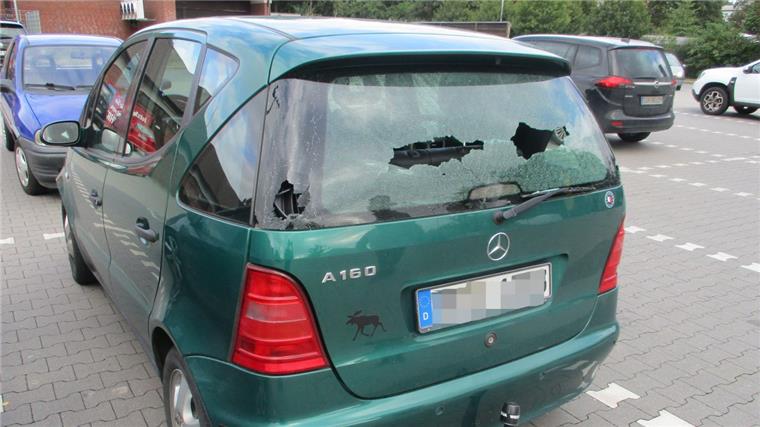 Dieser Mercedes wurde in Bremerhaven-Leherheide beschädigt.