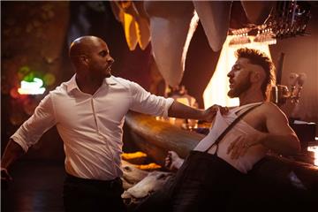 Dieser Titel spricht für sich: In &quot;American Gods&quot; kämpfen zwei amerikanische Götterklassen um die Macht in der Bevölkerung. Die Hauptrolle spielt Ricky Whittle (links), unter Serien-Fans bekannt aus &quot;The 100&quot;. Der Starttermin für &quot;American Gods&quot; steht noch nicht fest. In Deutschland wird die Serie auf Amazon Prime zu sehen sein.