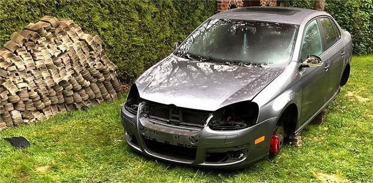 Dieser VW Jetta wurde in Bremerhaven-Lehe komplett ausgeschlachtet.