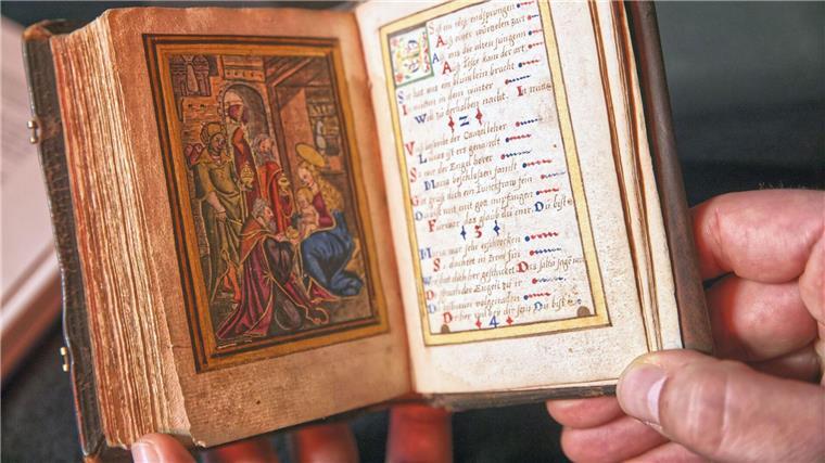 Mehr als ein Weihnachtslied: „Es ist ein Ros entsprungen“ Dieses Andachtsbüchlein aus Trier enthält die älteste bekannte geschriebene Version des Lieds „Es ist ein Ros entsprungen“.