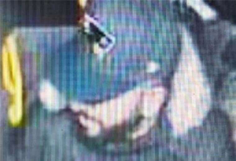 Bremerhavener Polizei fahndet nach zwei Tätern: Wer kennt diese Männer? Bild aus Überwachungskamera