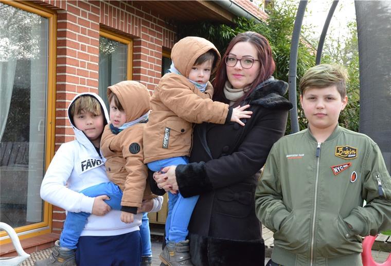 Happy End in Zeven: Mutter und Kinder suchen ewig nach Wohnung Dieses Foto von Shaline Simmonds und vier ihrer Söhne entstand im April 2021 in Ehestorf. Nun hat sie endlich eine Wohnung in Zeven gefunden.