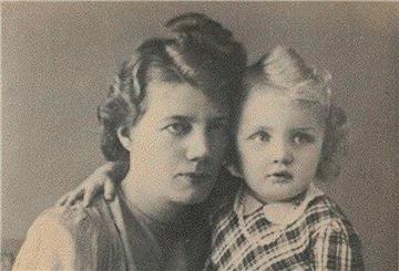 Erna Gronau und ihre Tochter Rita im Jahr 1944