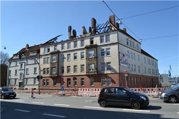 Dieses Mehrfamilienhaus an der Georg-/Ecke Georg-Seebeck-Straße hat in der Nacht zu Freitag gebrannt.