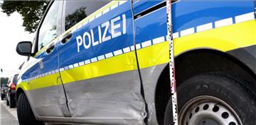 Dieses Polizeiauto ist ein Fall für die Werkstatt.