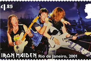 Dieses von der Royal Mail herausgegebene Foto einer von 12 neuen Briefmarken, zeigt Dave Murray, Bruce Dickinson und Janick Gers, Mitglieder der britischen Heavy-Metalband Iron Maiden, bei einem Auftritt im Januar 2001 in Rio de Janeiro.