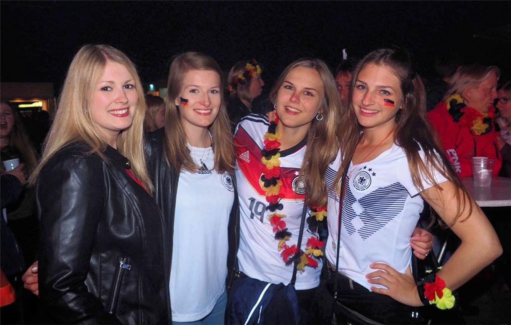 Dieses weibliche &quot;DFB-Team&quot; war im auch im Partyfieber.