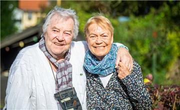 Dieter (81) und Erika (79) Noll aus Bremerhaven feiern ihre Diamantene Hochzeit. Foto: Hartmann