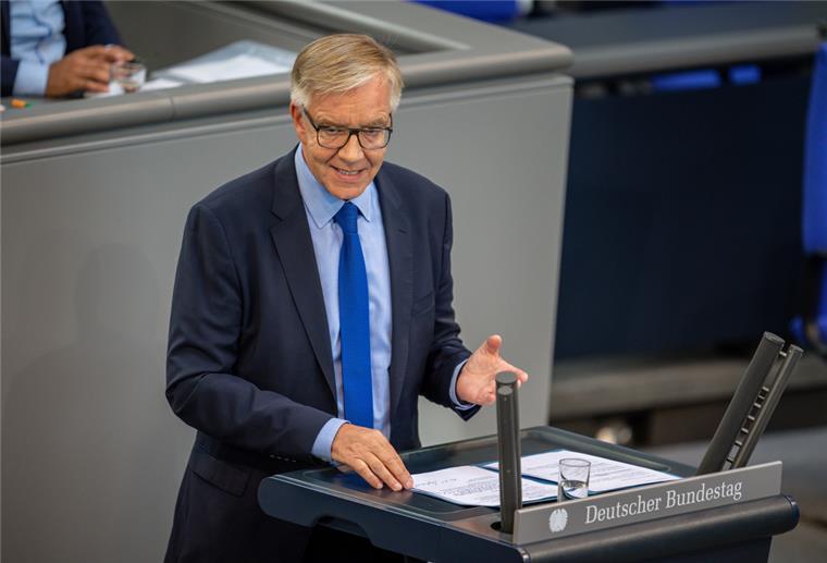 Dietmar Bartsch, Fraktionsvorsitzender der Partei Die Linke, gibt der Regierung die Schuld an den steigenden Energiepreisen und wirft ihr Zynismus vor.