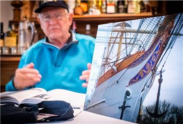Dietrich Malchow aus Bremerhaven möchte die „Schulschiff Deutschland“ von Bremen-Vegesack nach Bremerhaven holen.