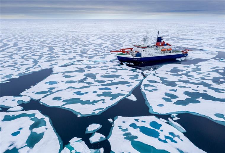Bremerhavener Alfred-Wegener-Institut bekommt Preis Direkt von der „Polarstern“ aus der Arktis zu berichten - damit konnte das Alfred-Wegener-Institut beim BdKom Award punkten.