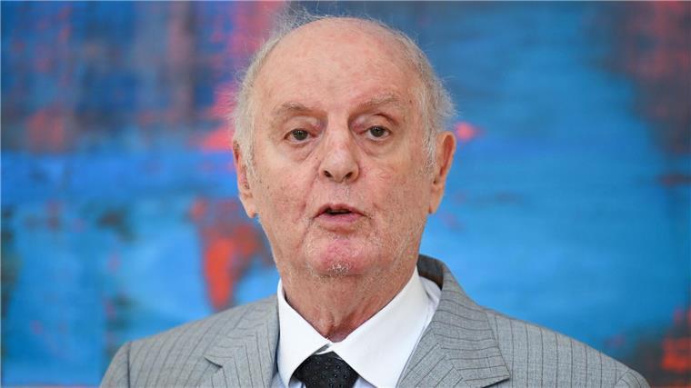 Barenboim mit Berliner Philharmonikern in Georgien Dirigent Daniel Barenboim gastiert mit den Berliner Philharmonikern in Georgien.