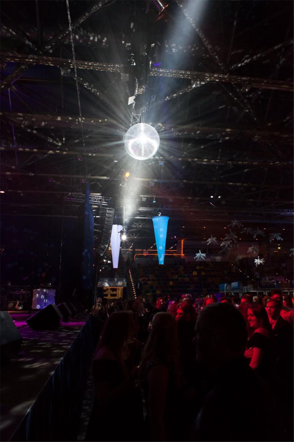 Disco-Feeling beim Weihnachtszauber 2017 in der Bremerhavener Stadthalle. Foto: ...