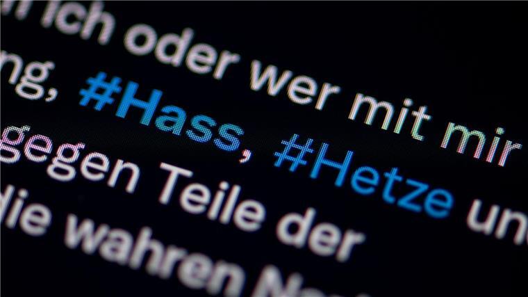 Diskussionen in Online-Foren und Netzwerken überschreiten oft die Grenzen von Recht und Anstand. (Symbolbild)