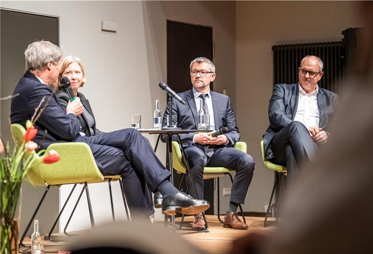 Diskussionsrunde auf dem Podium im Deutschen Auswandererhaus.