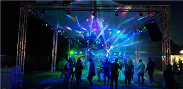 DJ Casey Jones holte die Partyjünger mit Musik aus den 80ern und 90ern auf die T...
