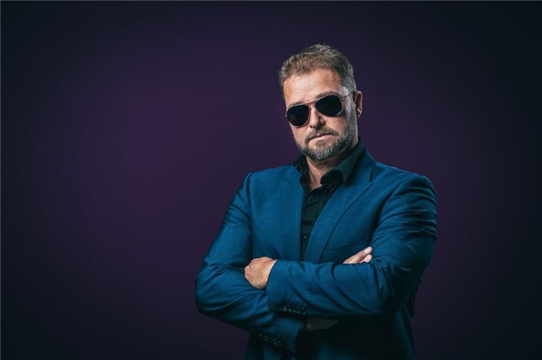 DJ Rob Hardt sorgt für den richtigen Mix im Weserstrandbad.